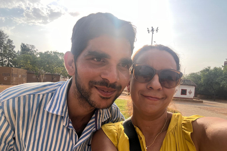 Jaipur: Private Motorcycle Ride with Local Artist Jaipur: Private Motorbike Ride with Local Artist