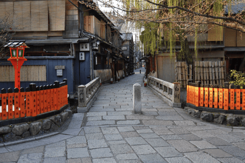 Kyoto: Meet the Geisha with Gion Historic Walking Tour