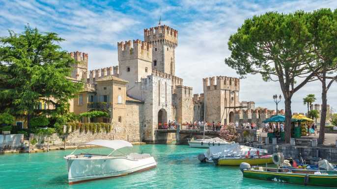 From Milan: Verona, Sirmione and Lake Garda with Boat Cruise