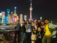 Shanghai Night River Cruise VIP siège avec dîner authentique - Housity