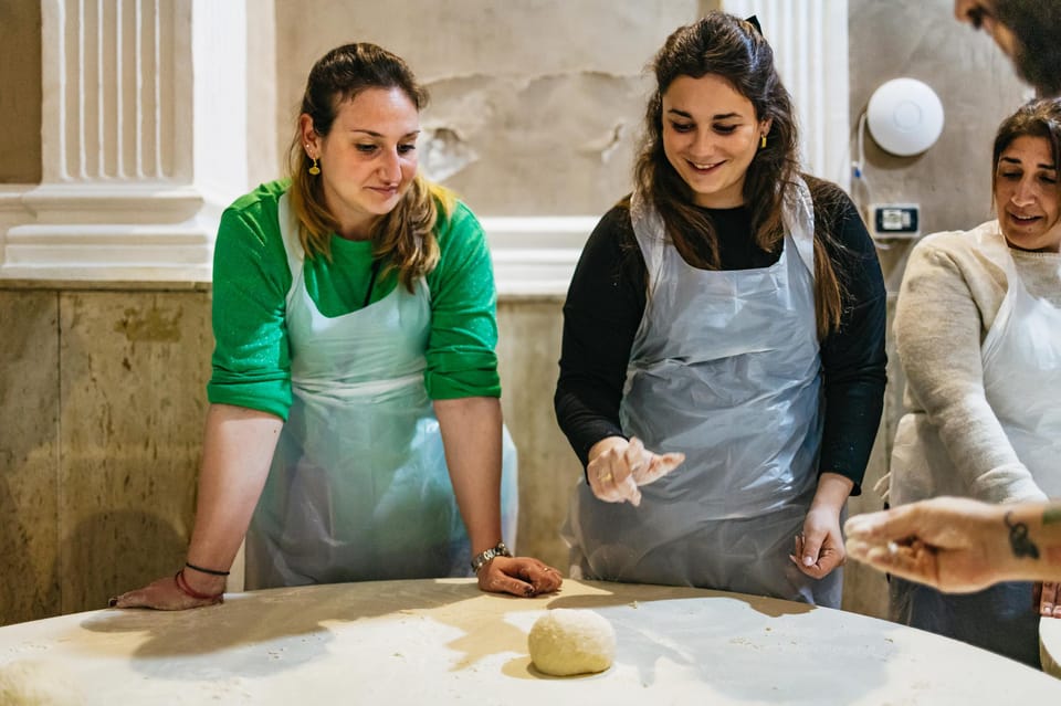 Naples: Authentic Italian Pizza-Making Workshop with Drink | GetYourGuide