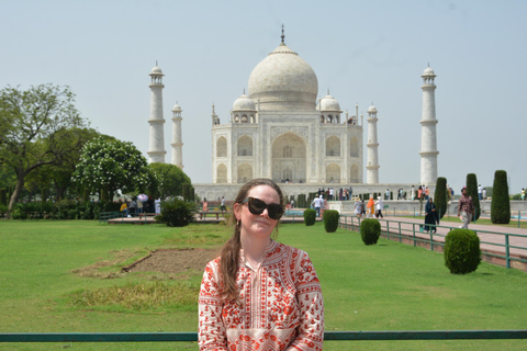 Agra: biglietto di ingresso prioritario per il Taj Mahal con opzione guidaBiglietto d&#039;ingresso al Taj Mahal e guida