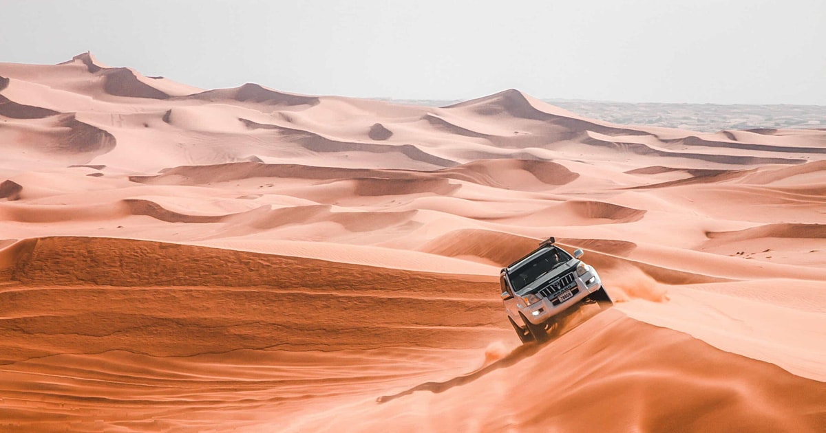 Dubaï Safari dans le désert à dos de chameau planche à sable et