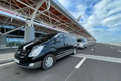 Siem Reap: Airport Transfer Service - Car, Minivan & Minibus