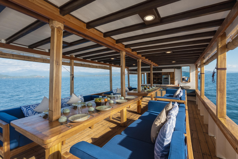 Komodo in a Day — A Luxury Sailing Experience