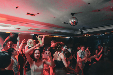 Tirana: Pub Crawl with 1 hour of Unlimited Drinks