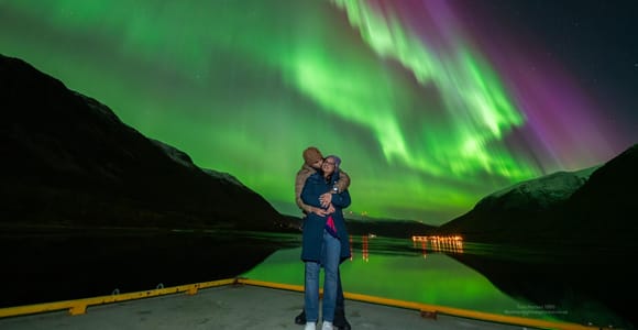 Tromsø: Northern Lights Tour w/Photo, Suits and Local Guide