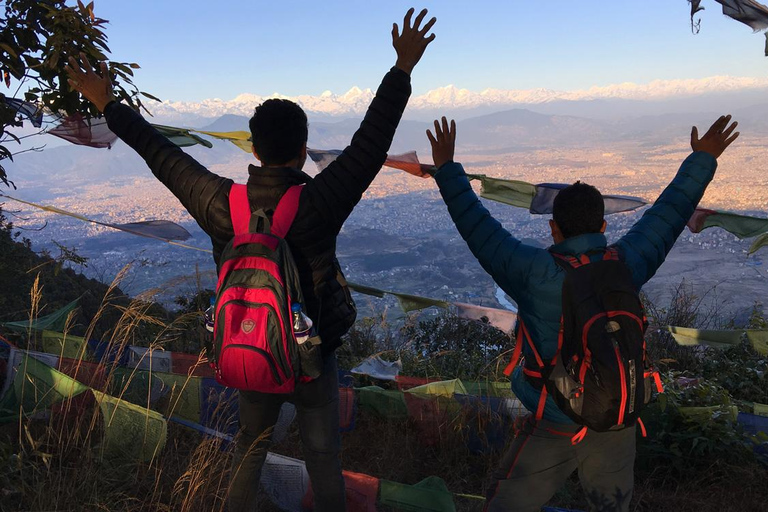 كاتماندو: رحلة مشي بصحبة مرشد إلى تلة تشامباديفي مع وجبة غداء