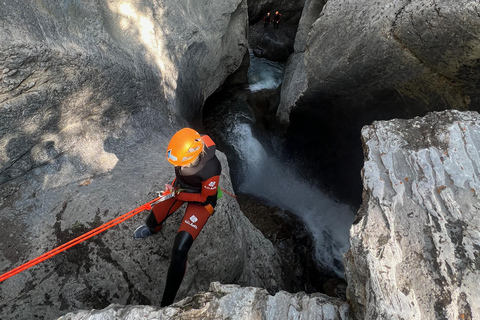 Banff: Excursión al Cañón Fantasma con toboganes, rápeles y saltos