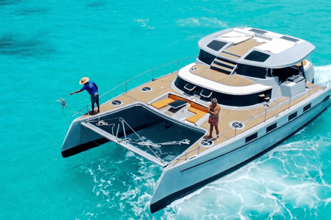 La Romana: Saona Island Private Catamaran Tour with Lunch