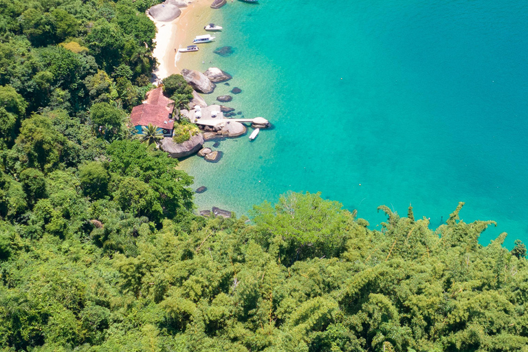 Shared speedboat tour of 6 islands and paradise beaches in Paraty Shared speedboat ride to 6 islands and paradise beaches in Paraty