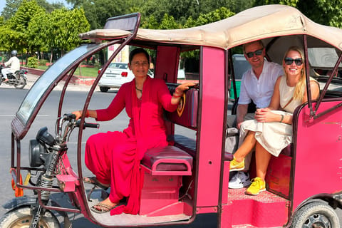 Jaipur Half-Day City Tour By E-Rickshaw with Female Driver
