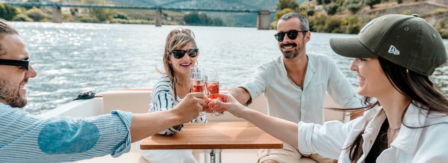 Pinhão : Excursion en bateau solaire sur le fleuve Douro avec dégustation de vin