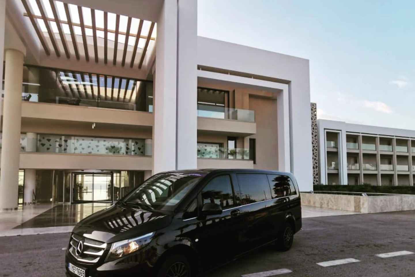 Einkaakstur milli hótels og flugvallar á Rhódos