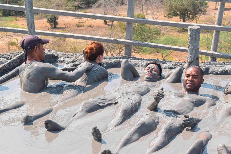 Cartagena: Visit the Totumo Volcano and bathe in mud