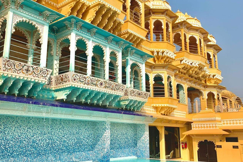 Udaipur: 2-Day Guided City Tour with Boat Ride & Show