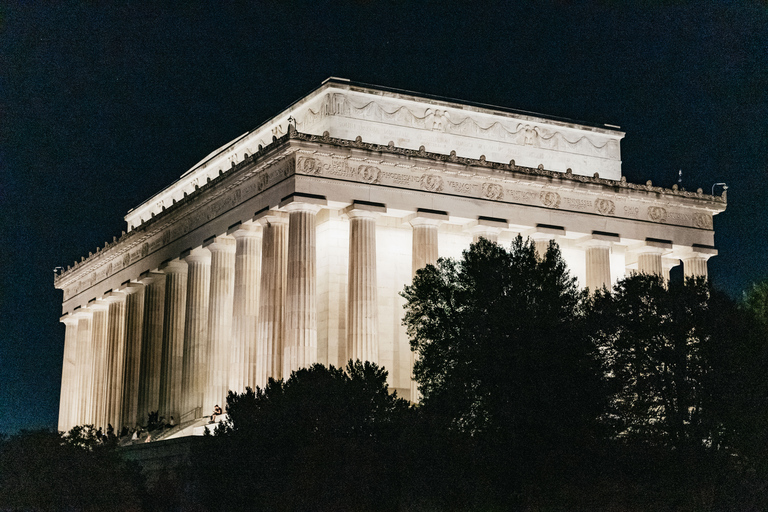 Washington DC: Monuments by Moonlight Nighttime Trolley TourTour with Departure from Union Station