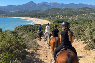 Corsica: 1 uur paardrijden door de Taravo-vallei en naar het strand