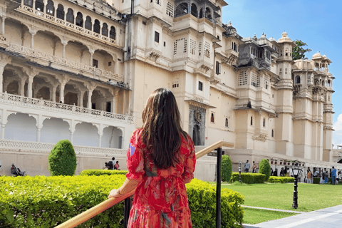Udaipur: Instagram Photo Tour with Boat Ride & Sunset Views Tour by Car with an Expert Guide