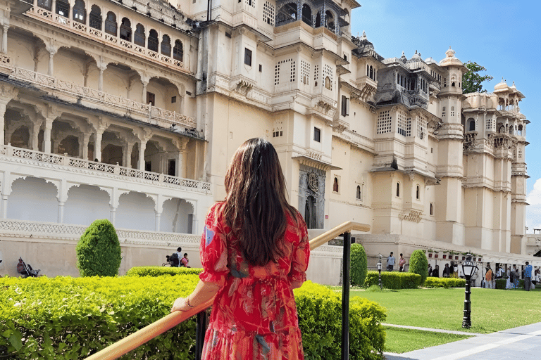 Udaipur: Instagram Photo Tour with Boat Ride & Sunset Views Tour by Car with an Expert Guide