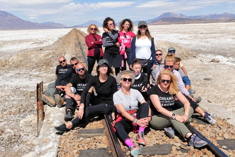 Uyuni: 3-Day Salt Flats Expedition to San Pedro de Atacama Uyuni Tour with Local Spanish Driver