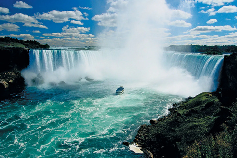 Visite as Cataratas do Niágara com ingresso de ônibus do/para o Aeroporto de HamiltonDe avião do aeroporto de Hamilton para Niagara Falls