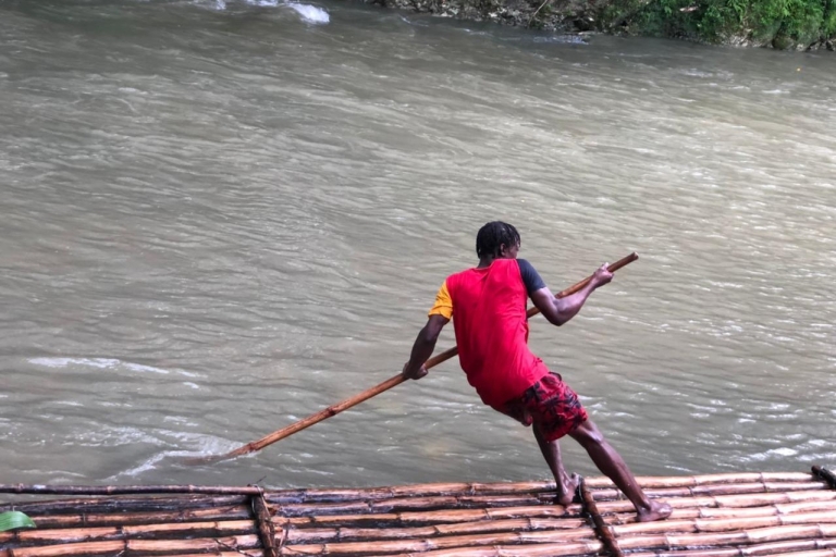 Montego Bay Rafting en el río Bambú, almuerzo y masaje de piesMontego Bay Excursión en balsa por el río Bambú, almuerzo y Hookah