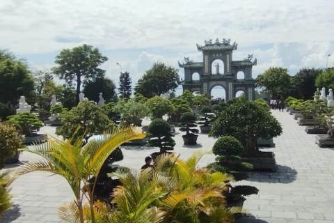 Hoi An : Montagne de marbre, col de Hai Van et plage de Lang CoVisite privée : Guide, déjeuner, billet d'entrée et transport inclus