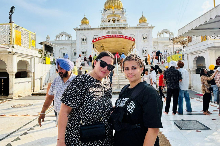 Delhi: Guided Shopping Tour Experience with Female Expert Exclusive Full-Day Shopping Tour with Female Expert Guide