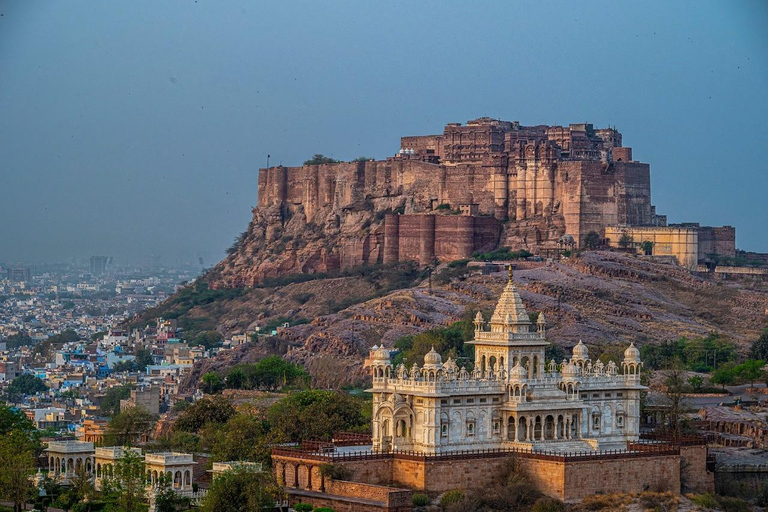 Traslado al aeropuerto de Jodhpur Premium: Cómodo y baratoTraslado al aeropuerto Desde: Ciudad De Jodhpur Al Aeropuerto De Jodhpur