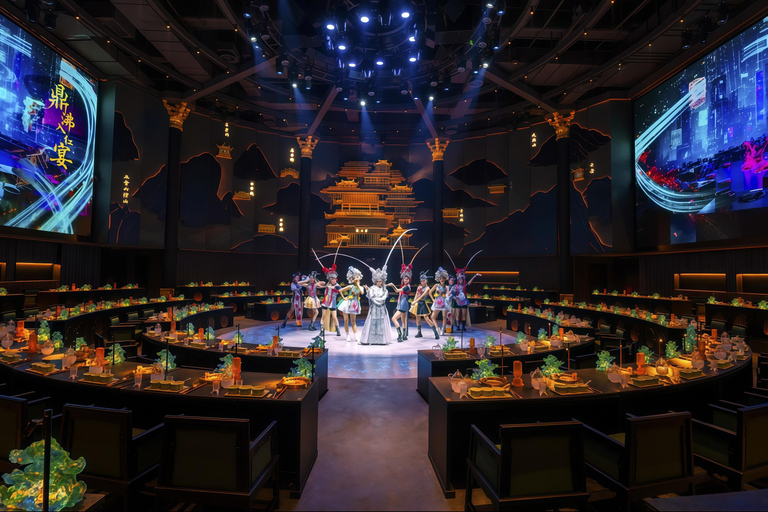 Chengdu: Immersive Hot Pot Meal Show with Hanfu Rental Regular Seat Dinner+Costume+Makeup（to book 3days in advance）