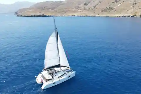 Athènes : Croisière en catamaran au Cap Sounio avec repas et boissons