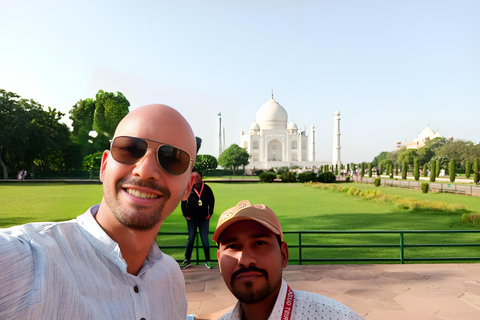 Agra: voorrangsticket voor de Taj Mahal met gidsoptieAlleen toegangsbewijs voor de Taj Mahal