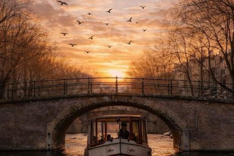 Amsterdam: Evening. (Sunset) Canal Cruise with Bar on Board Central Station Meeting Point without Drinks
