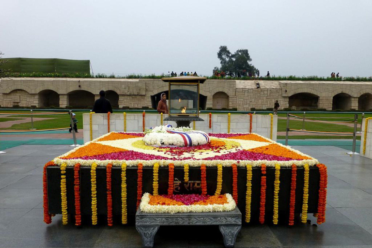 Delhi: Antigua y Nueva Delhi Tour Privado de Día Completo o Medio DíaTour privado de un día entero por la Vieja y la Nueva Delhi, todo incluido