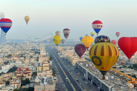 تجربة منطاد الهواء الساخن: مغامرة جوية بصحبة مرشد في قطر