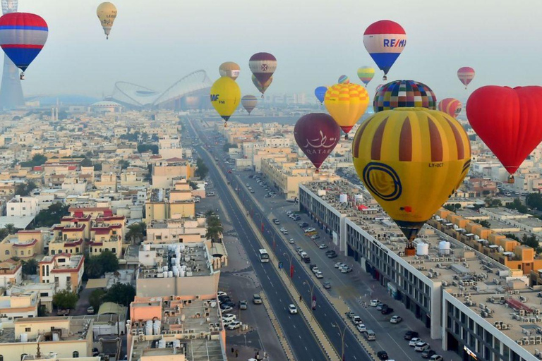 تجربة منطاد الهواء الساخن: مغامرة جوية بصحبة مرشد في قطر