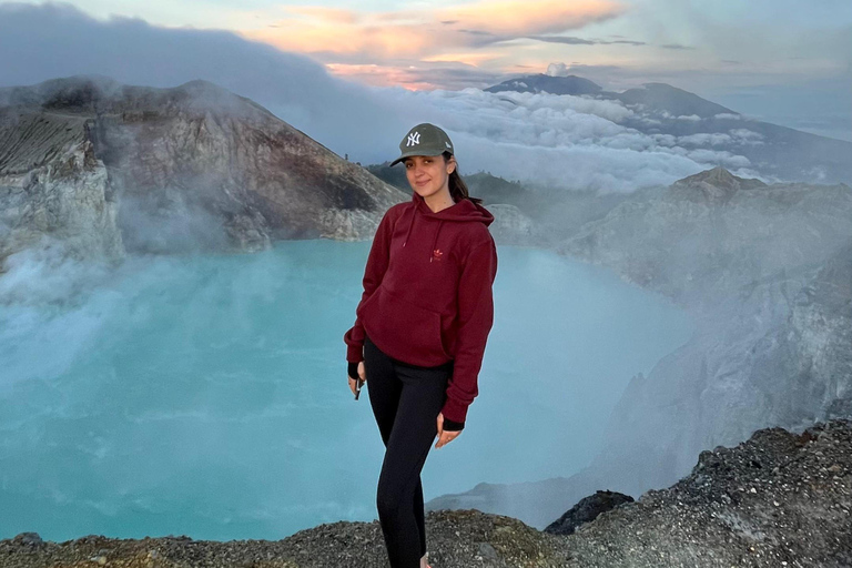Banyuwangi: Mt. Ijen Sunrise Hike with Pickup & Health Check Private Tour with Pickup