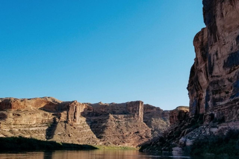 Moab: Colorado River Jet Boat Tour with Live Music & Dinner