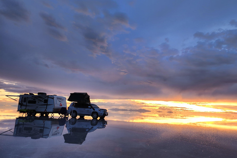 Uyuni/Colchani : Campement en camping-car sous les étoiles à Uyuni OverlanderCamping en camping-car sous les étoiles - Uyuni Overlander