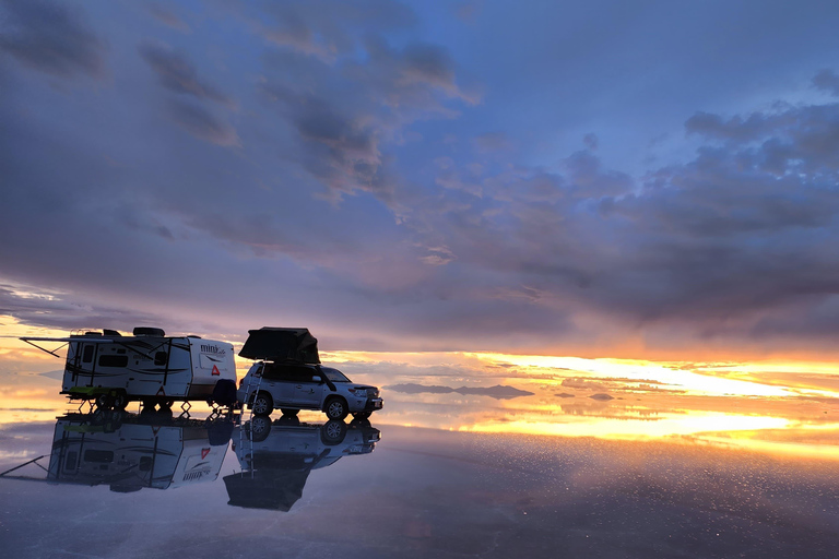 Uyuni/Colchani : Campement en camping-car sous les étoiles à Uyuni OverlanderCamping en camping-car sous les étoiles - Uyuni Overlander