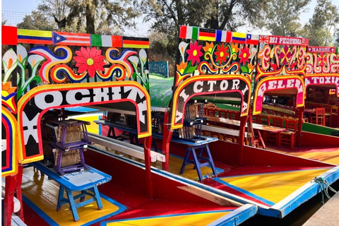 Musique et tequila à Xochimilco, visite de Coyoacán et CUMusique et Tequila à Xochimilco visite Coyoacán et CU