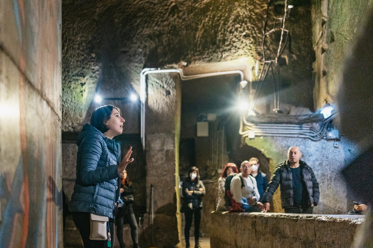 Nápoles: entrada a la zona subterránea y tour guiadoTour guiado en italiano