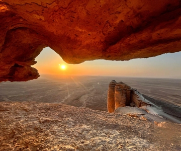 Riyadh: Edge of The World Adventure and Campsite Shared Tour