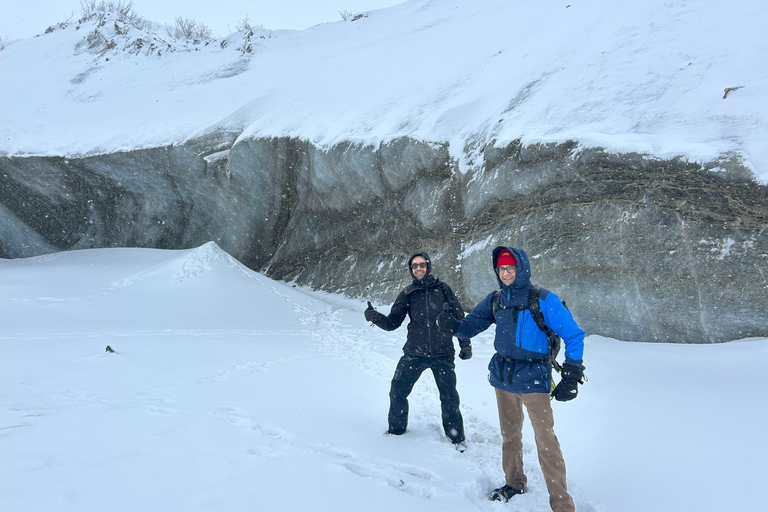 Fairbanks: Castner Glacier Ice Cave Snowshoe Adventure