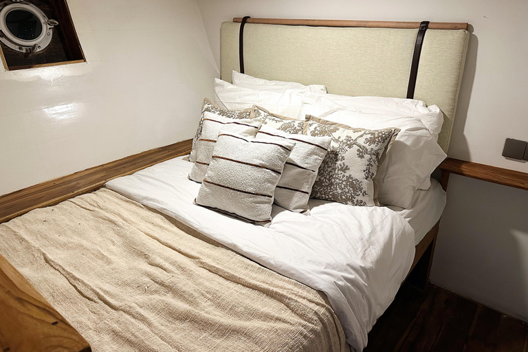 Labuan Bajo: 3-Day Komodo Sailing Tour Studio Cabin + Private Bathroom