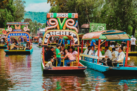 La Llorona Xochimilco : Spectacle, légendes et visite des trajinerasPetit groupe
