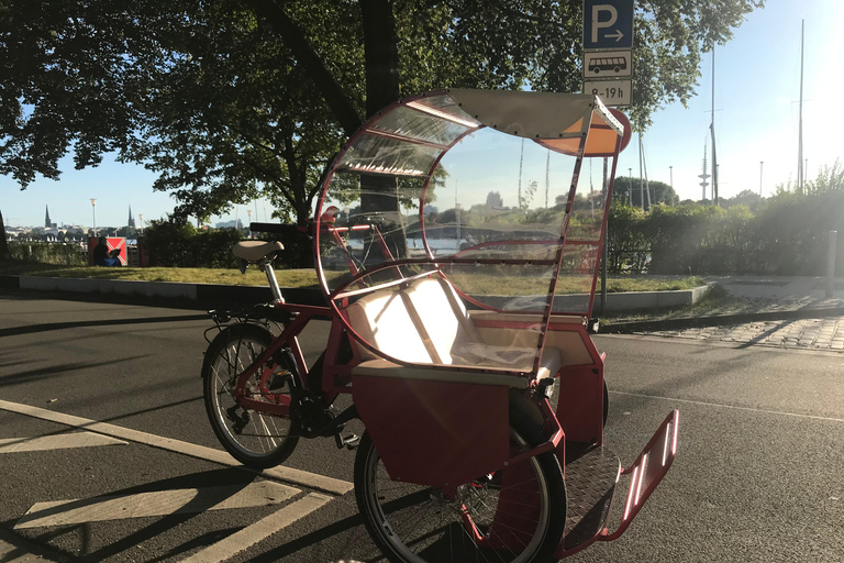Hamburg: Smart City Tours with Electric Rickshaws between the Elbe and Alster Hamburg: Smart city tours with electric rickshaws between the Elbe and Alster rivers