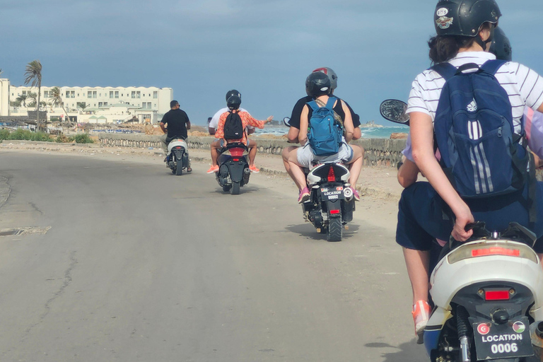 Süd-Djerba mit dem Roller: Olivenbäume, Töpferwaren und SonnenuntergangSüden von Djerba mit dem Roller: Olivenbäume, Töpferwaren und Sonnenuntergang