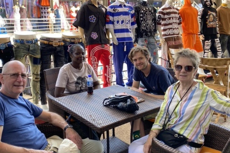 Kampala: Guided Food Tour with Local Drinks and Snacks